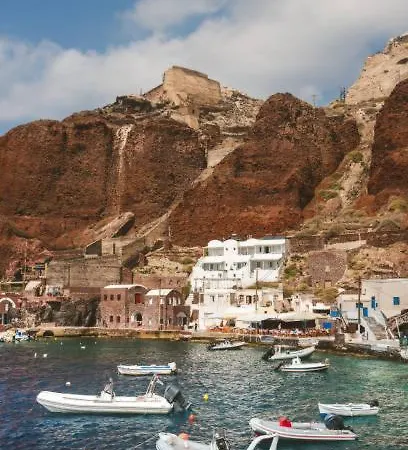 Grand Near The Archaeological Museum * Karterados (Santorini)